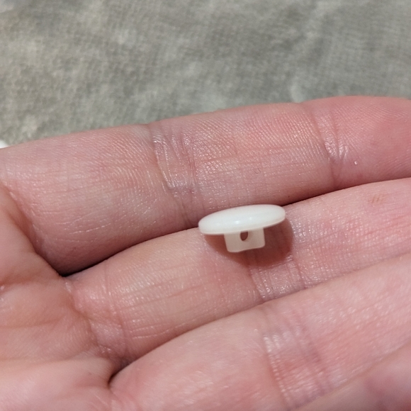 BUTTONS White Round 1 post to attach (12) - Picture 2 of 4